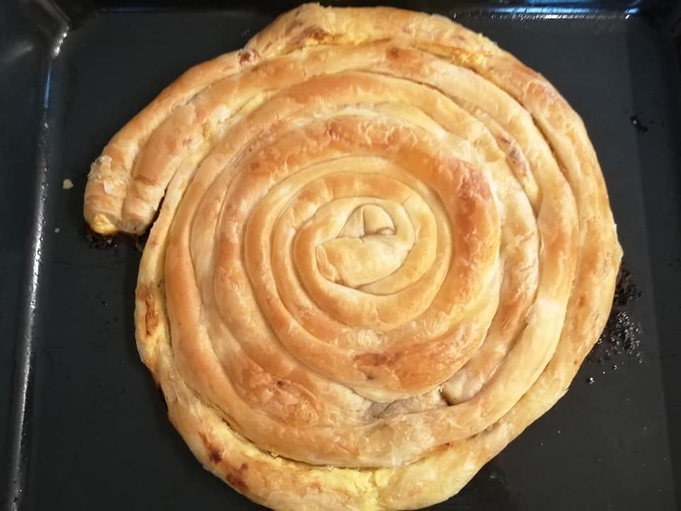 Burek czy pita - BaÅ‚kaÅ„ski przepis video na domowe ciasto kora i burka z serem
