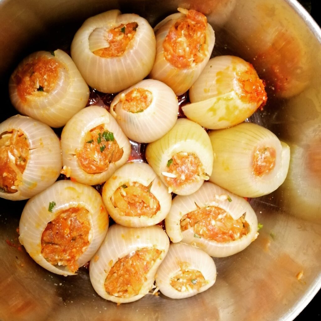 Sogan dolma - cebule faszerowane miÄ™sem mielonym - BaÅ‚kany na Talerzu